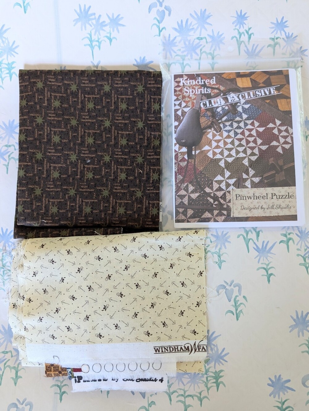 Yellow Creek Quilt Co Kindred Spirits Pinwheel Puzzles Quilt Kit NEW Lap Pillow